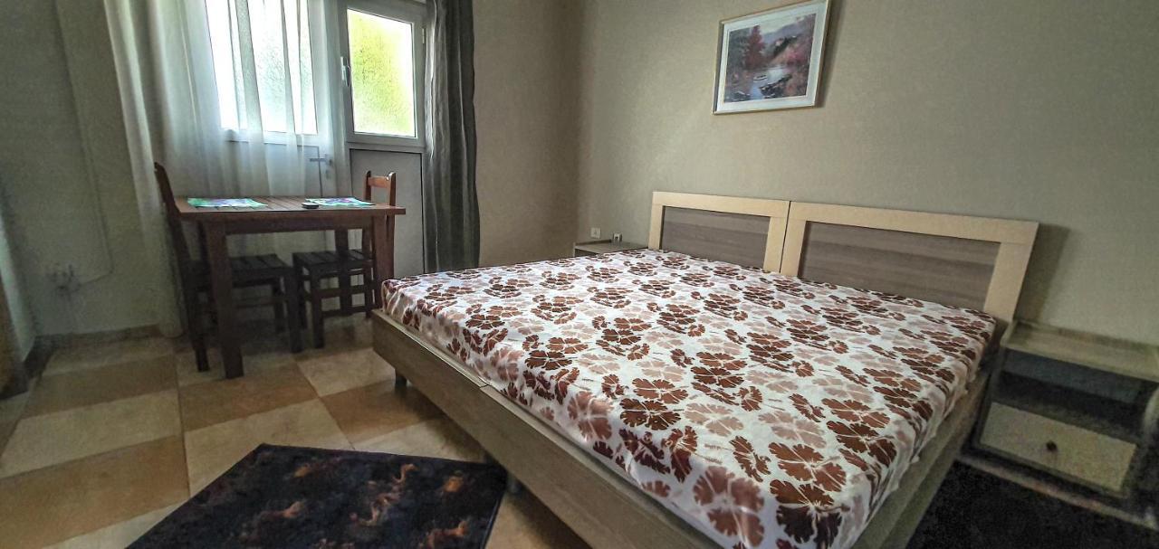 Berti Apartment Vlorë Extérieur photo
