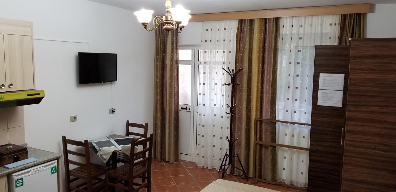 Berti Apartment Vlorë Extérieur photo